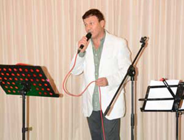 Brisbane Singer Howard Collins - Musicians Hire - Wedding Music